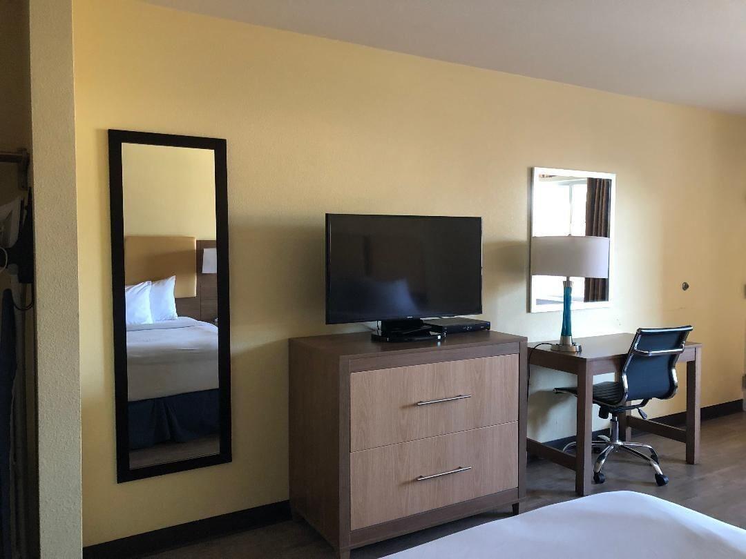 Days Inn By Wyndham Hayward Airport Exterior photo