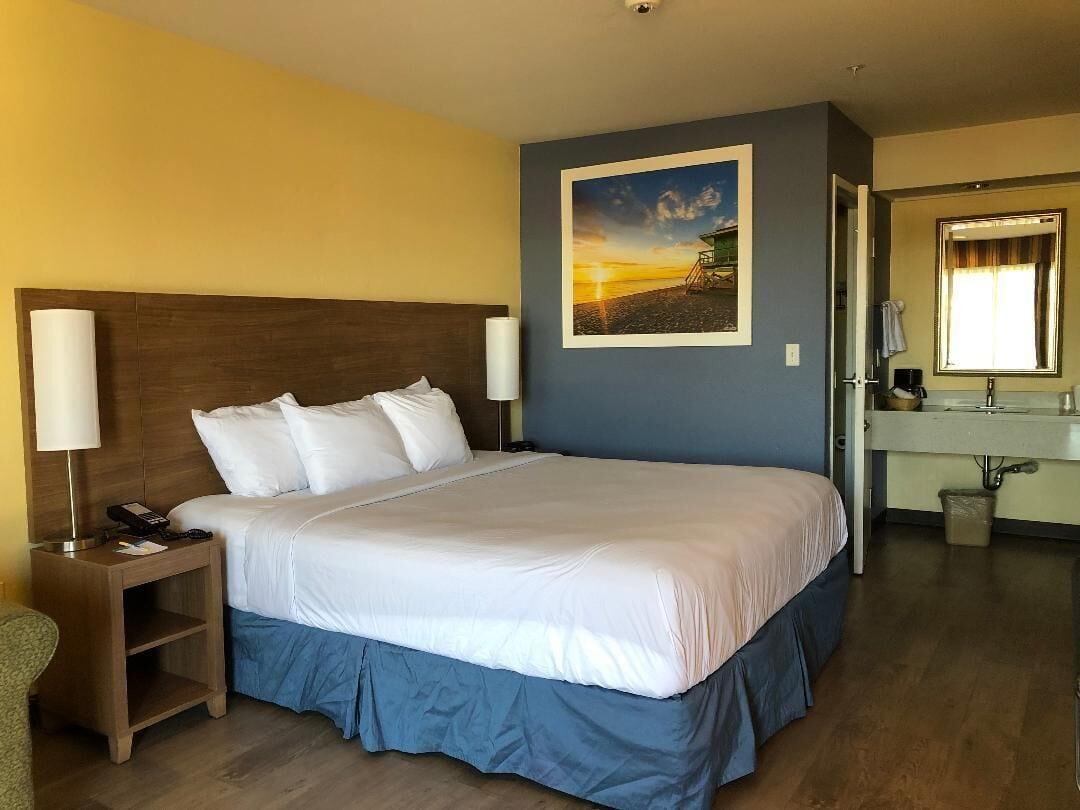 Days Inn By Wyndham Hayward Airport Exterior photo