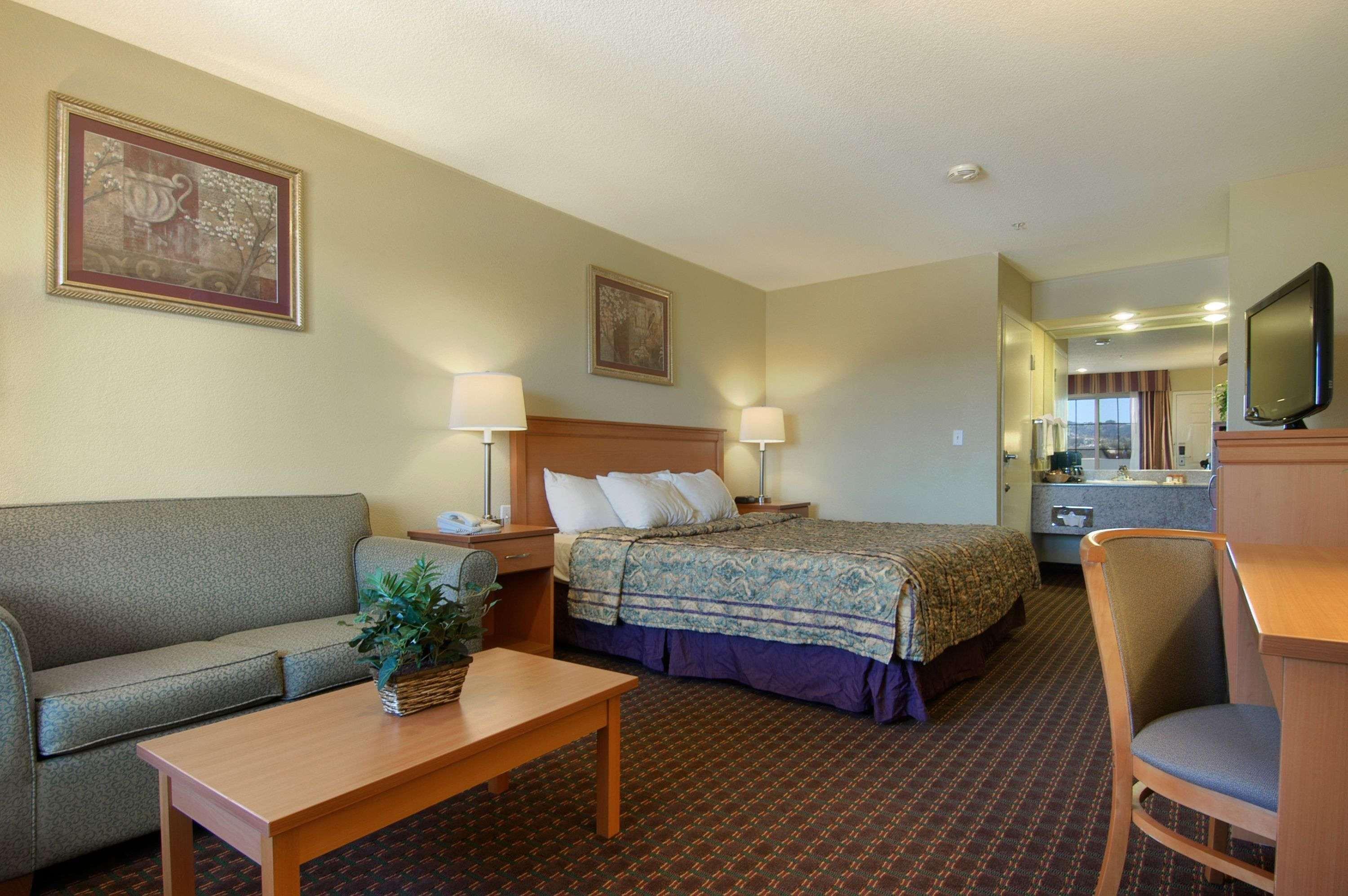 Days Inn By Wyndham Hayward Airport Room photo